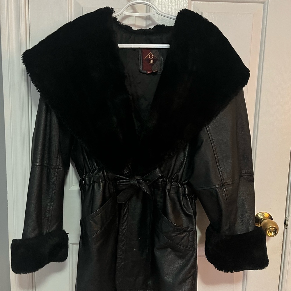 BEAUTIFUL GIII LEATHER FAUX FUR COAT SIZE MEDIUM